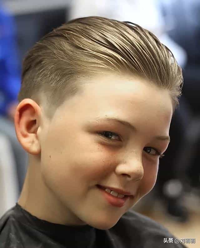 小学生短发发型图片（十一最帅气小男孩发型15款）(12)